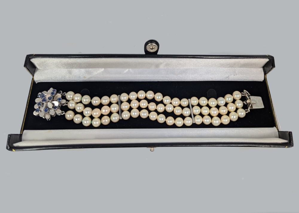 Vintage Pearl Bracelet Sapphire Abstract Clasp 14ct Gold 1950s Triple Strand View VIII