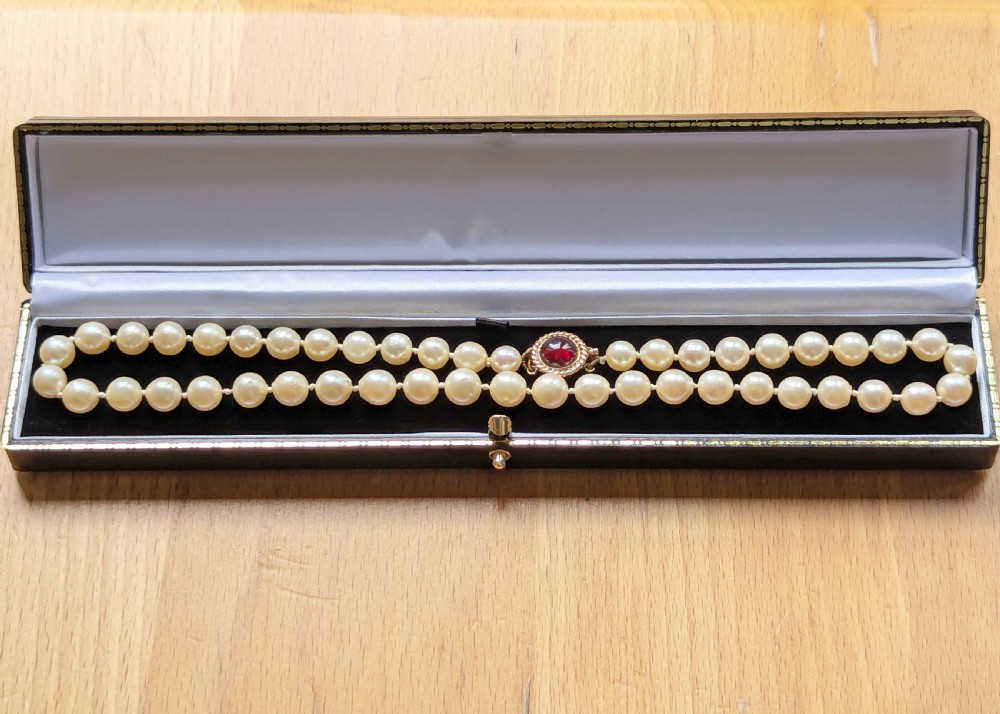 Single Strand Pearls 9ct Gold Garnet Clasp Vintage 17