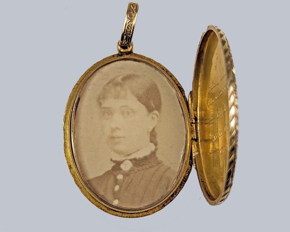 Victorian Locket 15ct Gold Black Enamel Cross Antique Photo Mourning Locket 1874 View III