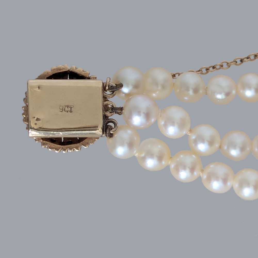 Pearl Bracelet with Turquoise 9ct Gold Cluster Clasp Vintage 1960s Triple Strand View VII