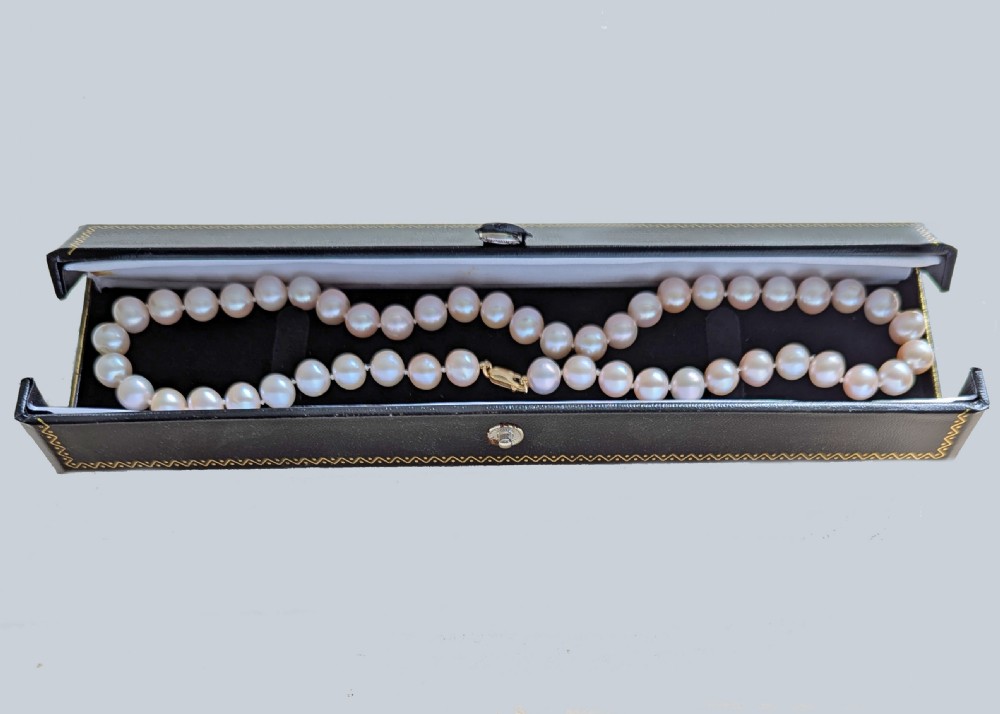 Single Strand Pearl Necklace Large 9mm Pink Pearls 18ct Gold Lobster Clasp 1960s View VI
