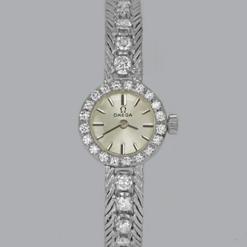 Omega Diamond Watch 18ct Gold Vintage 1960s Manual Wind Ladies Bracelet Watch View II