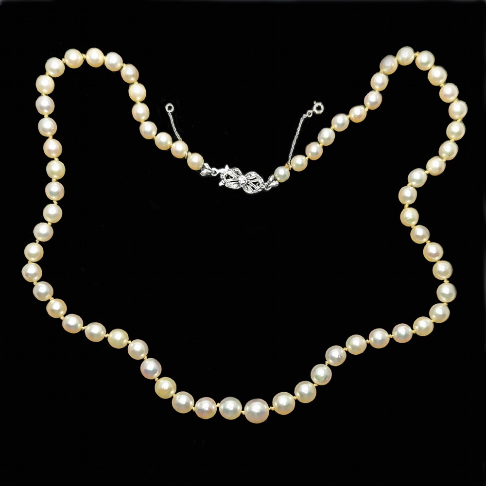Vintage Single Pearl Necklace 18ct White Gold Diamond Clasp Unoaerre Italy 1960s View VII