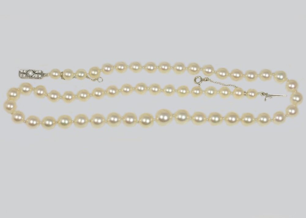 Art Deco Pearl Necklace – 9ct White Gold Diamond Clasp, Single Strand Pearls Circa 1920 View IV