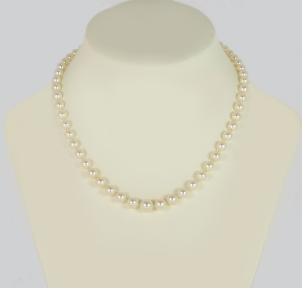 Art Deco Pearl Necklace – 9ct White Gold Diamond Clasp, Single Strand Pearls Circa 1920 View VIII