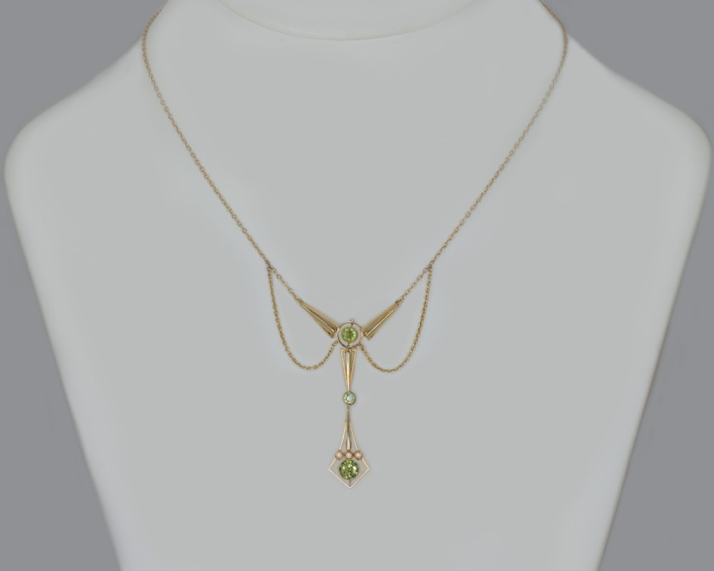 Exquisite Edwardian 15ct Gold Peridot & Seed Pearl Necklace | Art Nouveau – Art Deco Elegance | Circa 1915 View II