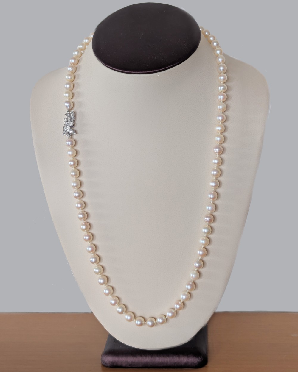 1930s Art Deco Pearl Necklace with Diamond Set Gold Clasp View II