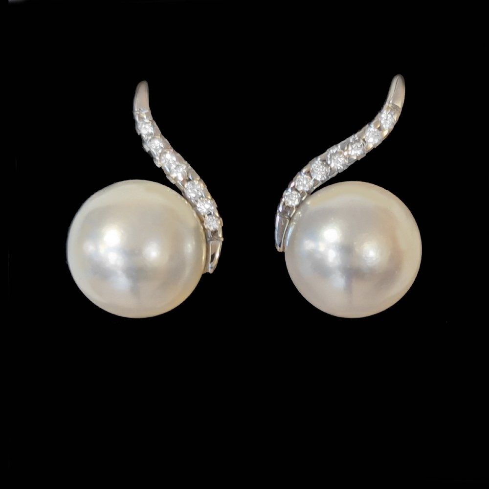 Mid-Century Diamond and Pearl Earrings in 18ct White Gold 1960s French Stud Earrings