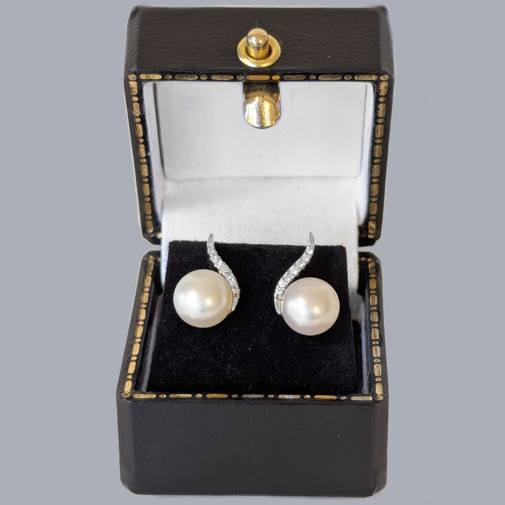 Mid-Century Diamond and Pearl Earrings in 18ct White Gold 1960s French Stud Earrings View VII