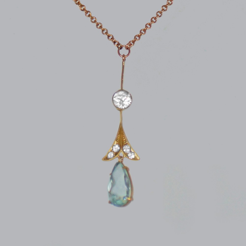 Elegant Edwardian Aquamarine and White Sapphire Necklace in 15ct Gold, Foliate Drop Pendant ca 1910