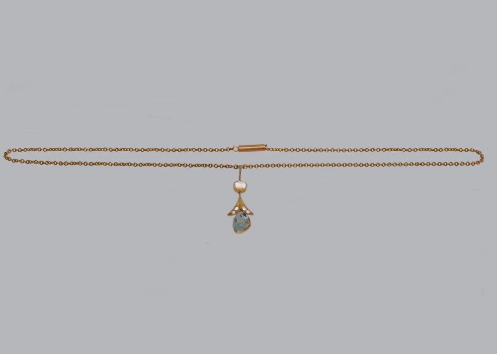Elegant Edwardian Aquamarine and White Sapphire Necklace in 15ct Gold, Foliate Drop Pendant ca 1910 View X