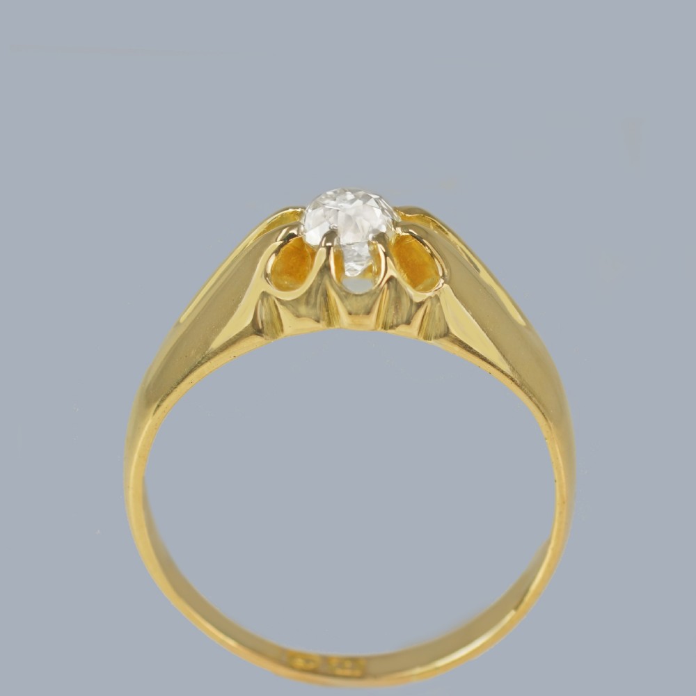 An 18ct yellow gold band featuring a central Old European cut diamond set within a fluted starburst mount. View II