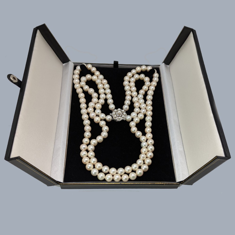 Vintage Double Strand Pearl Necklace 9ct White Gold London 1962 Diamond Clasp 9mm Pearls View XII