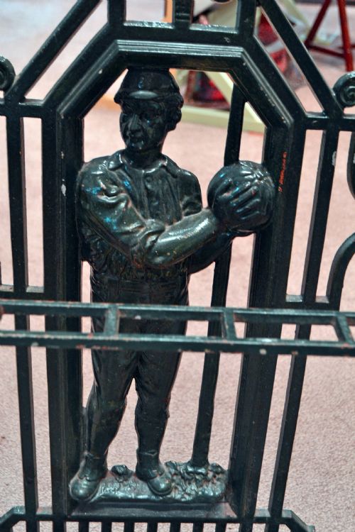 RARE 19TH CENTURY CAST IRON FOOTBALLER STICK STAND - ADDITIONAL PHOTO 2