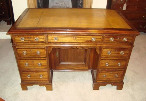 Victorian Golden Mahogany Kneehole Desk