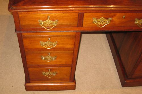 PRETTY VICTORIAN WALNUT PEDESTAL DESK - ADDITIONAL PHOTO 5