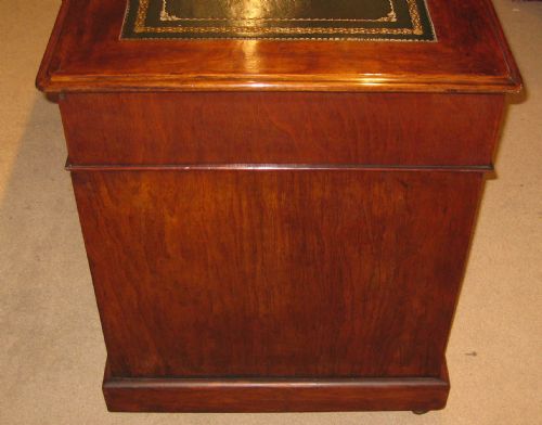 PRETTY VICTORIAN WALNUT PEDESTAL DESK - ADDITIONAL PHOTO 6