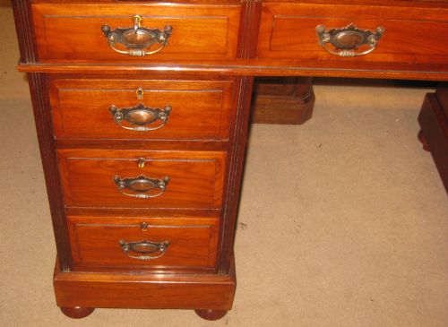 LATE VICTORIAN SOLID AND GOLDEN WALNUT PEDESTAL DESK - ADDITIONAL PHOTO 1
