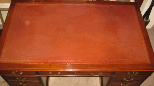 WELL PROPORTIONED MAHOGANY PEDESTAL DESK - ADDITIONAL PHOTO 2