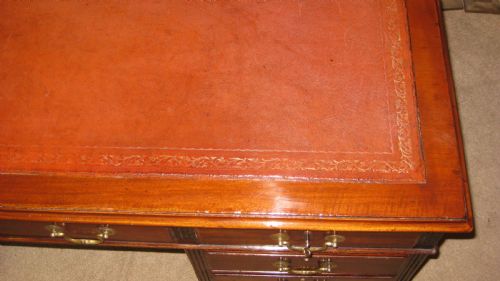 WELL PROPORTIONED MAHOGANY PEDESTAL DESK - ADDITIONAL PHOTO 3