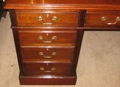 WELL PROPORTIONED MAHOGANY PEDESTAL DESK - ADDITIONAL PHOTO 6