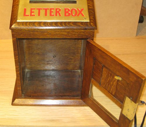 A WONDERFUL VICTORIAN OAK INHOUSE LETTERBOX - ADDITIONAL PHOTO 1