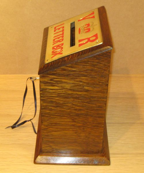 A WONDERFUL VICTORIAN OAK INHOUSE LETTERBOX - ADDITIONAL PHOTO 3
