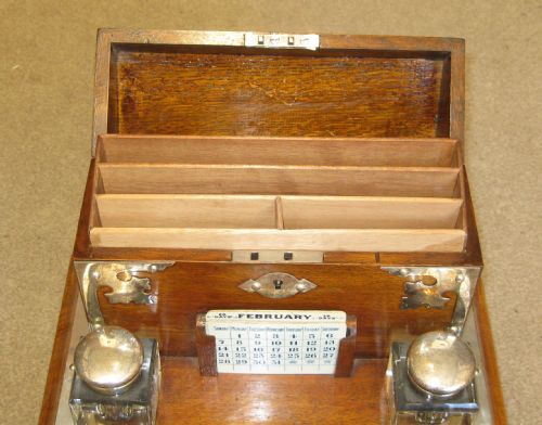 A SPLENDID OAK INKSTAND WITH STATIONERYLETTER BOX - ADDITIONAL PHOTO 1