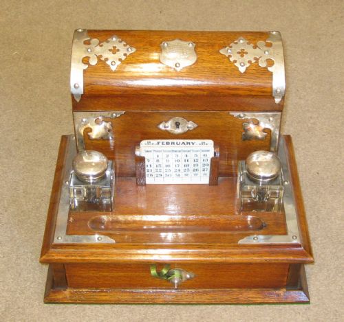A SPLENDID OAK INKSTAND WITH STATIONERYLETTER BOX - ADDITIONAL PHOTO 2