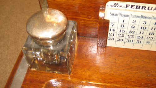 A SPLENDID OAK INKSTAND WITH STATIONERYLETTER BOX - ADDITIONAL PHOTO 3