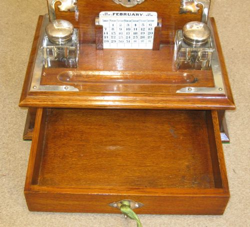 A SPLENDID OAK INKSTAND WITH STATIONERYLETTER BOX - ADDITIONAL PHOTO 4
