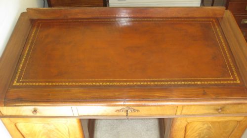 VICTORIAN FADED MAHOGANY PEDESTAL DESK - ADDITIONAL PHOTO 7