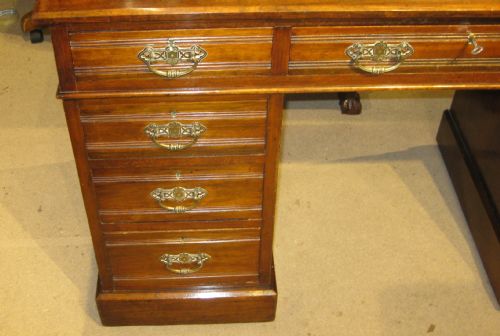 PRETTY VICTORIAN WALNUT PEDESTAL DESK - ADDITIONAL PHOTO 1