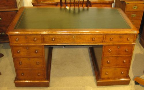 VICTORIAN WELL PROPORTIONED GOLDEN OAK PEDESTAL DESK - ADDITIONAL PHOTO 4