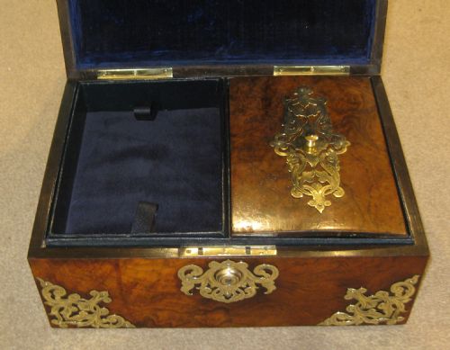 A VERY SPACIOUS VICTORIAN WALNUT JEWELLERY BOX - ADDITIONAL PHOTO 1