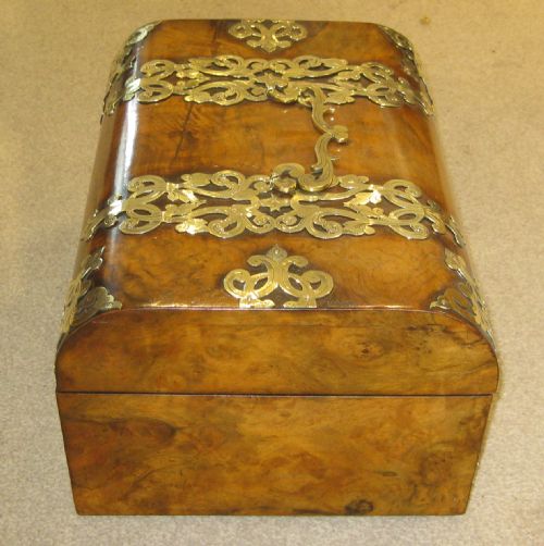 A VERY SPACIOUS VICTORIAN WALNUT JEWELLERY BOX - ADDITIONAL PHOTO 2