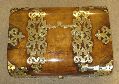 A VERY SPACIOUS VICTORIAN WALNUT JEWELLERY BOX - ADDITIONAL PHOTO 3