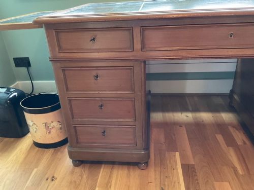 FINE FRENCH FADED MAHOGANY PEDESTAL DESK - ADDITIONAL PHOTO 5
