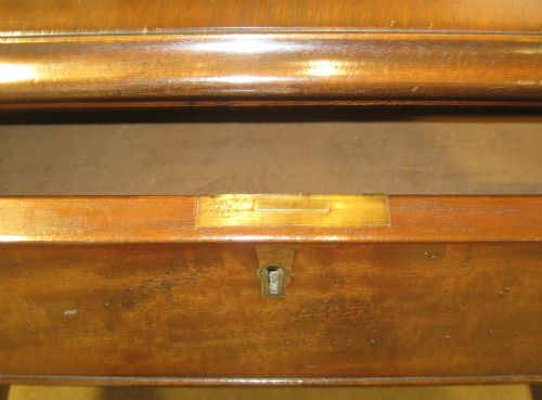 LOVELY VICTORIAN MAHOGANY PEDESTAL DESK OF GOOD PROPORTIONS - ADDITIONAL PHOTO 7