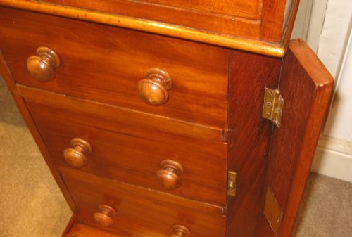 PRETTY VICTORIAN MAHOGANY PEDESTAL DESK - ADDITIONAL PHOTO 3