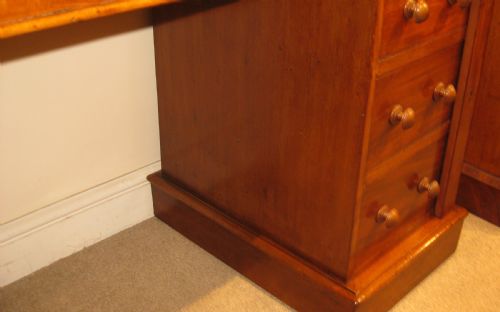 PRETTY VICTORIAN MAHOGANY PEDESTAL DESK - ADDITIONAL PHOTO 5