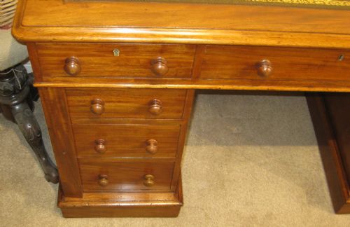 PRETTY VICTORIAN MAHOGANY PEDESTAL DESK - ADDITIONAL PHOTO 1