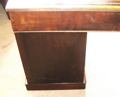 FINE QUALITY VICTORIAN MAHOGANY PEDESTAL DESK - ADDITIONAL PHOTO 6