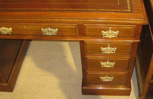 PRETTY LATE VICTORIAN WALNUT PEDESTAL DESK - ADDITIONAL PHOTO 2