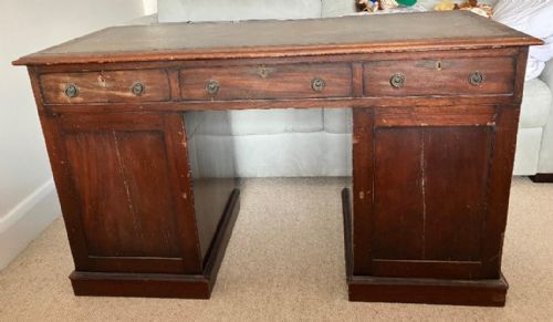 VICTORIAN FADED MAHOGANY KNEEHOLE DESK - ADDITIONAL PHOTO 4