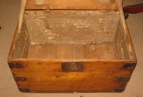 SOLID PINE TRUNK WITH WORKING LOCK AND SIDE LIFTING HANDLES - ADDITIONAL PHOTO 3