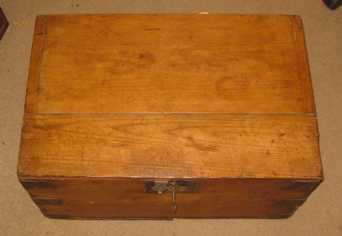 SOLID PINE TRUNK WITH WORKING LOCK AND SIDE LIFTING HANDLES - ADDITIONAL PHOTO 4