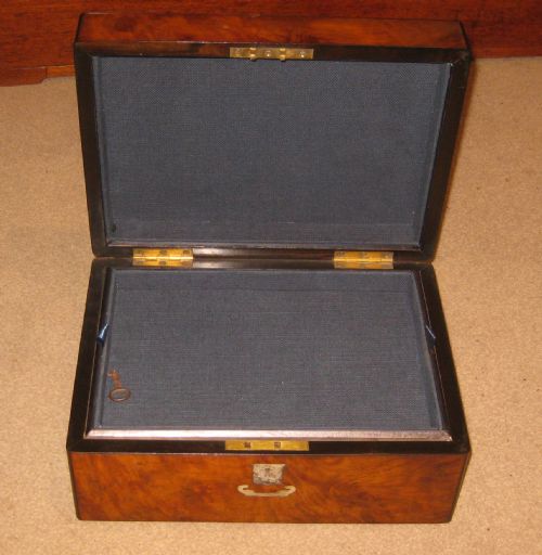 BEAUTIFUL VICTORIAN BURR WALNUT BOX WITH LINED INTERIOR - ADDITIONAL PHOTO 1