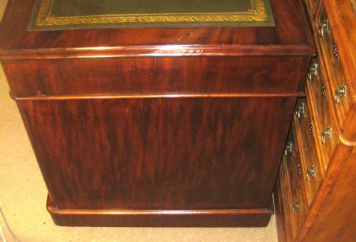 VICTORIAN MAHOGANY WELL PROPORTIONED PEDESTAL DESK - ADDITIONAL PHOTO 4