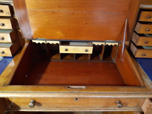 VICTORIAN SATINWOOD 'DICKENS' STYLE PEDESTAL DESK - ADDITIONAL PHOTO 3